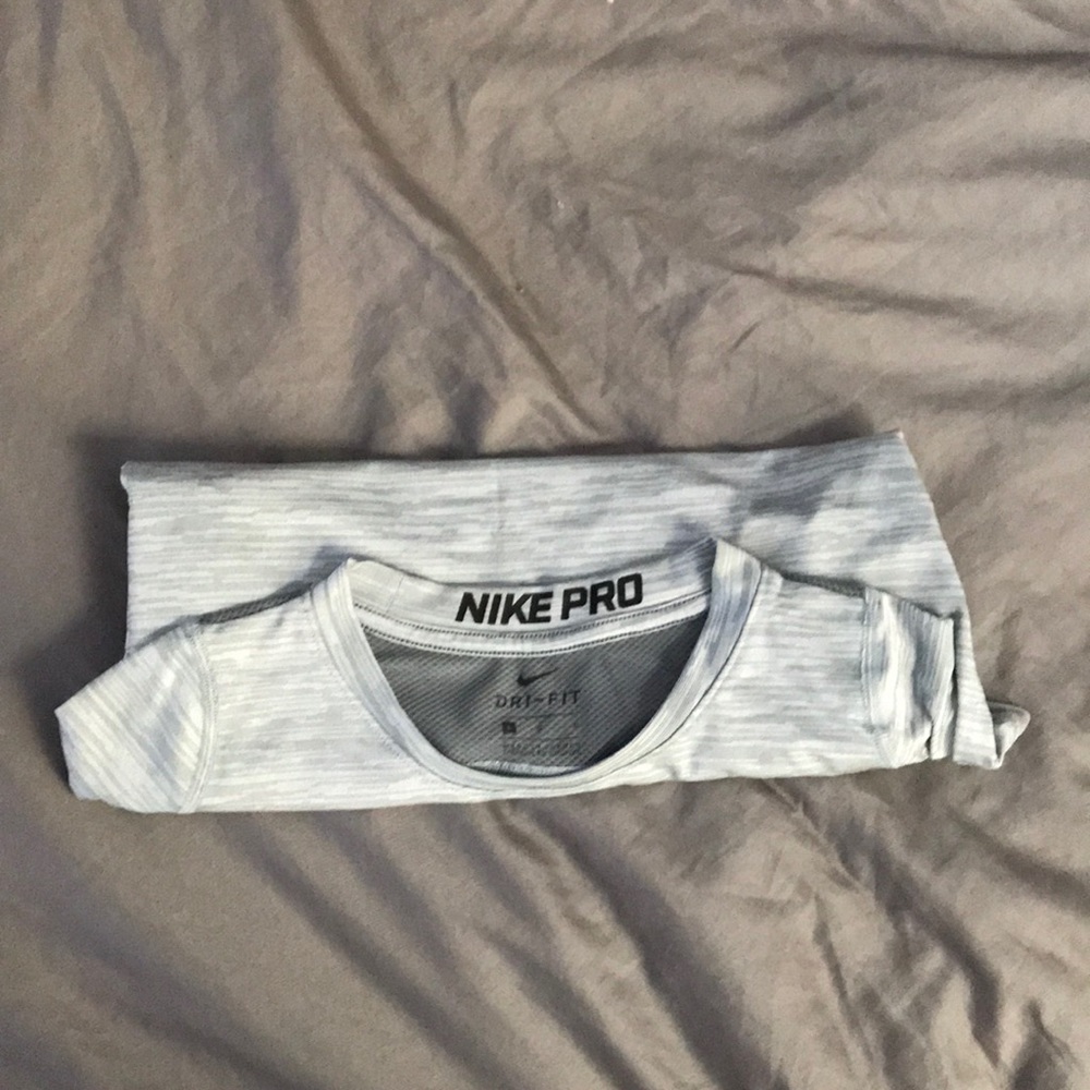 Gray Nike pro T-shirt - Picture 3 of 4